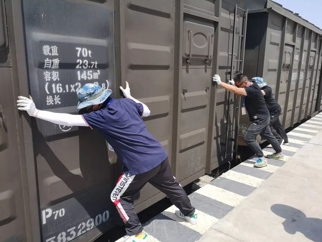 兄dei一起来推火车