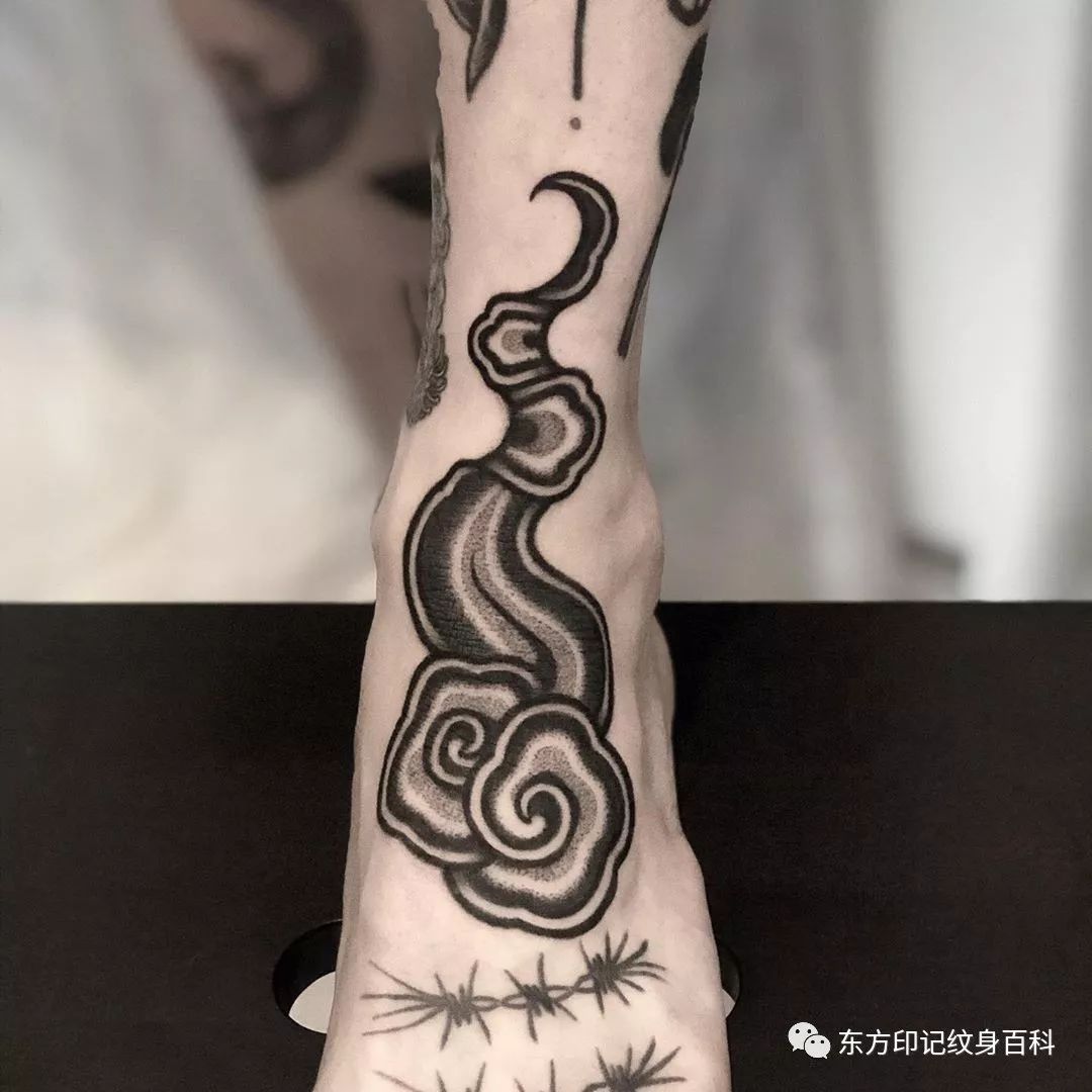 黑色的云朵纹身还是你记忆里的样子吗