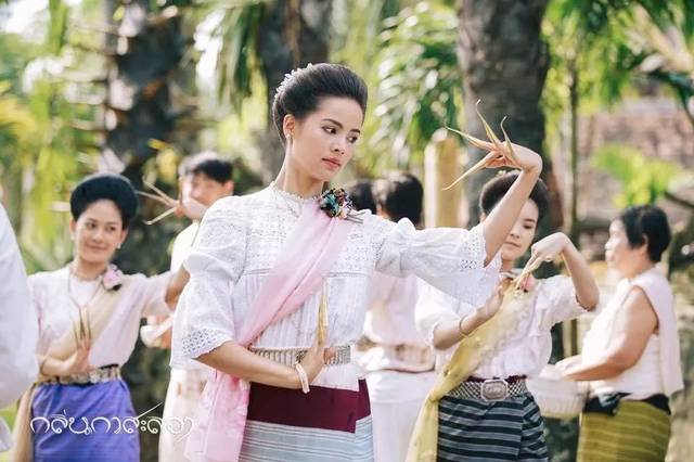 最新泰剧戛萨珑花香里的近现代清迈庸那迦人服装