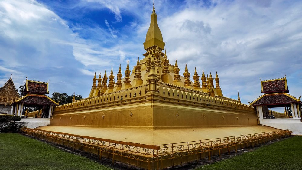 万象的塔銮寺气势宏伟,巧夺天工,值得一看.