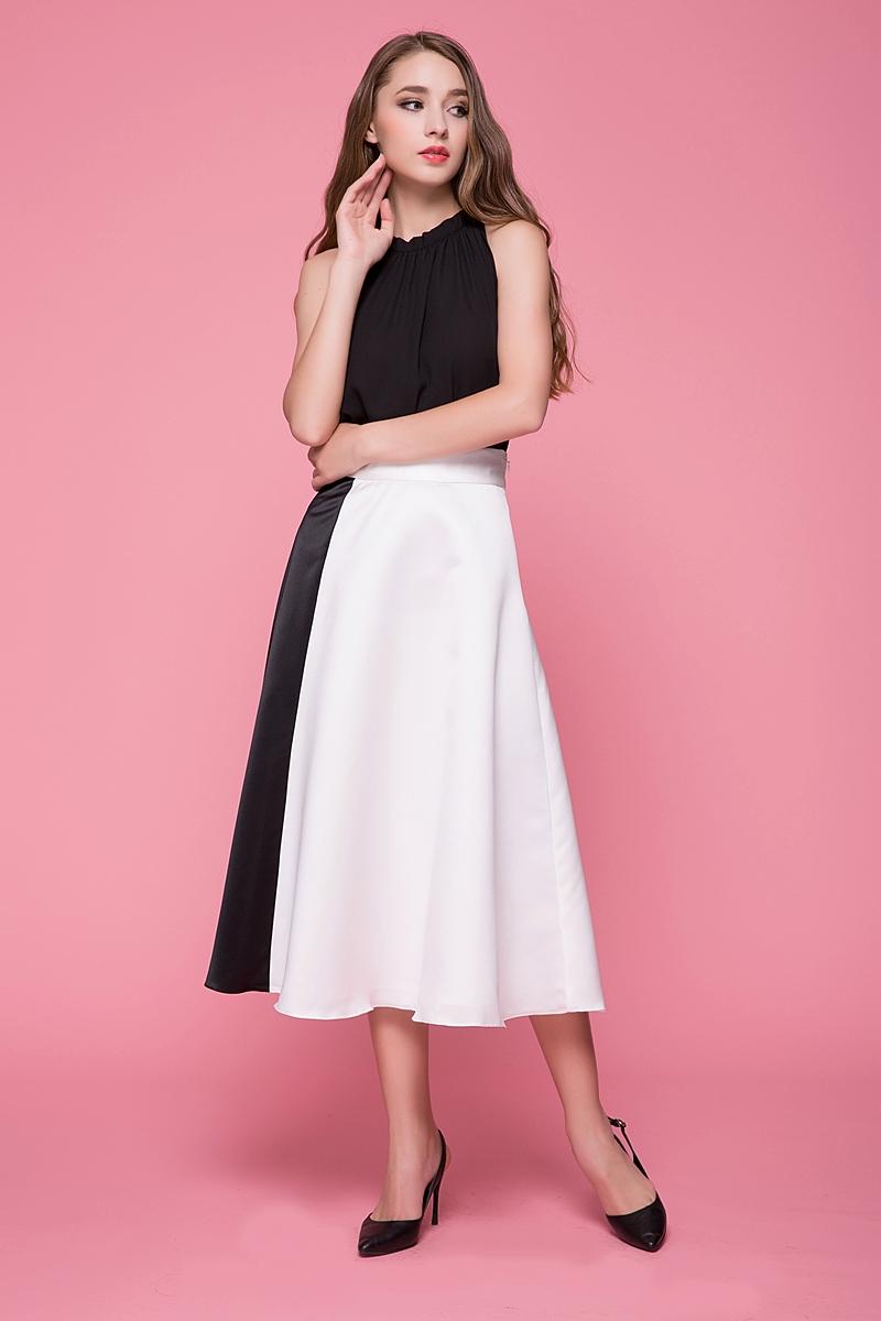 西服套装纯色亚麻类的西服套装,不用怎么费心搭配,只需在里面搭配一件