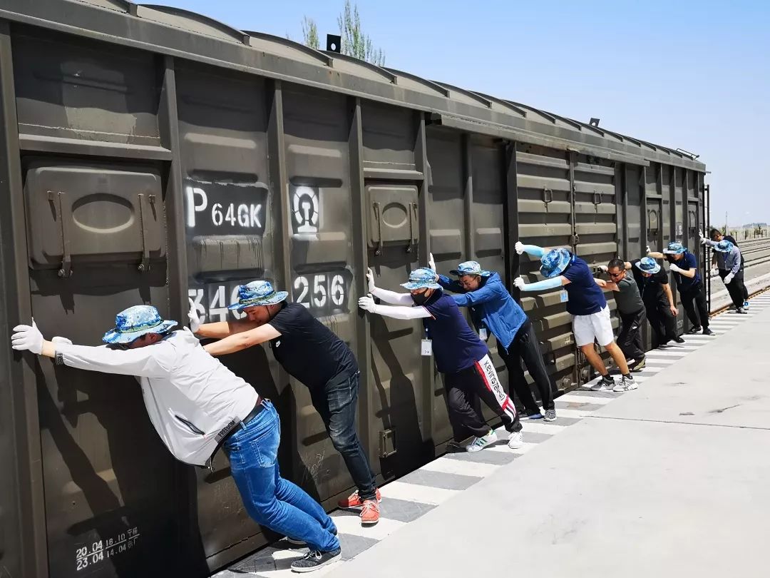 兄dei一起来推火车