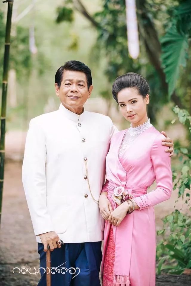 最新泰剧戛萨珑花香里的近现代清迈庸那迦人服装