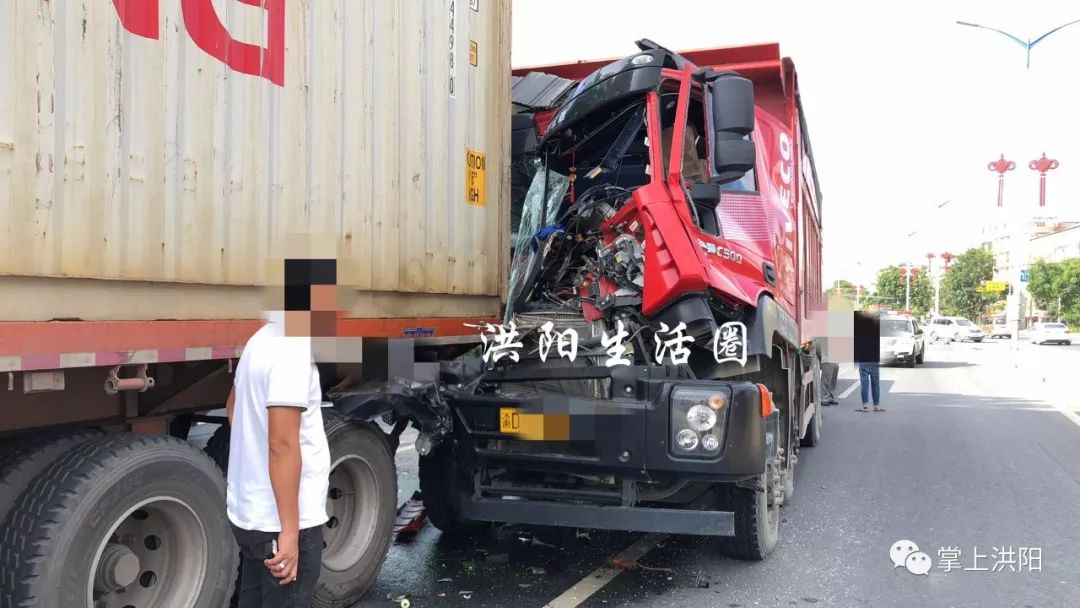 突发洪阳水某路口发生一起车祸