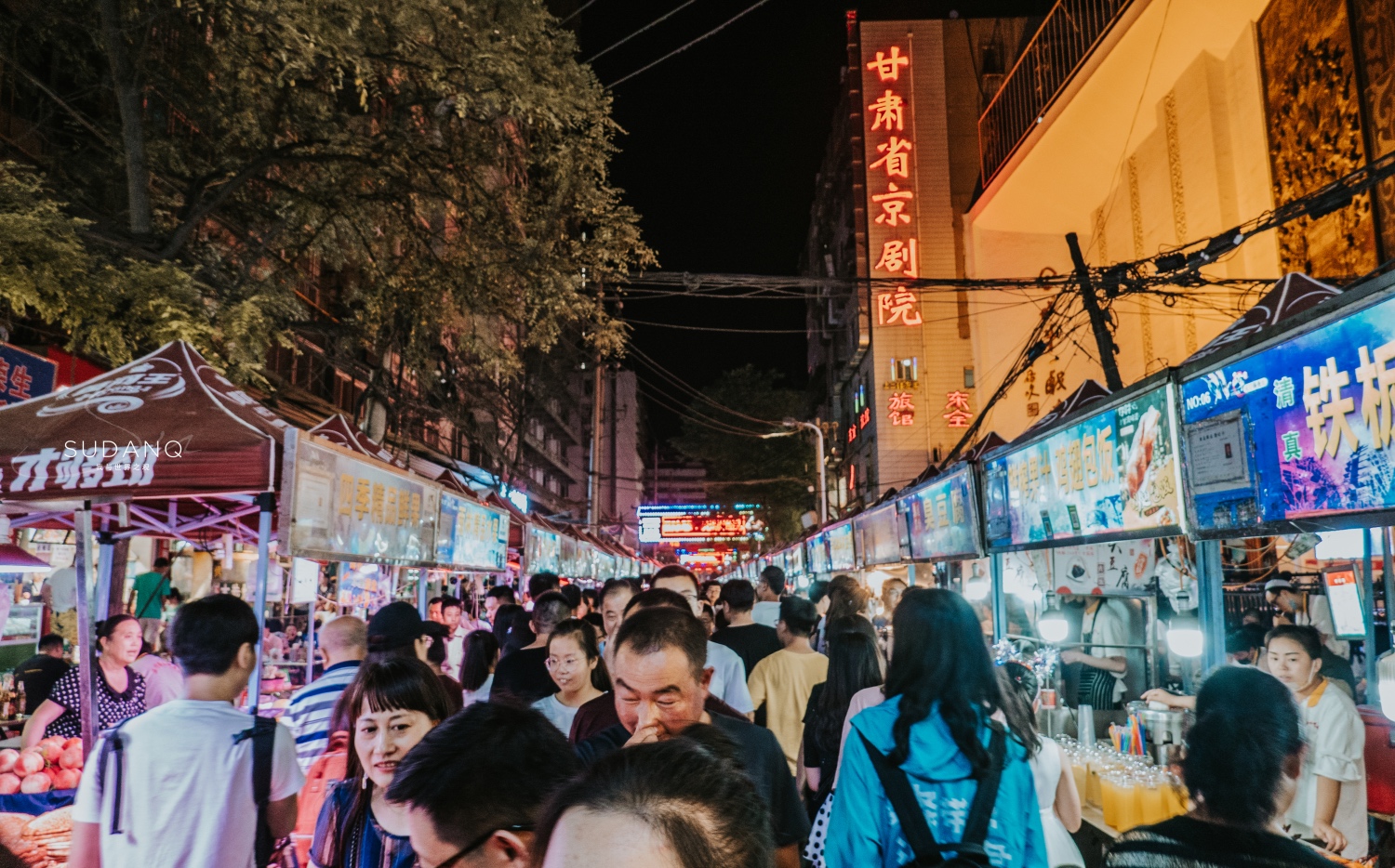 网红小吃街，从街头吃到街尾~_你的私人定制柒-站酷ZCOOL