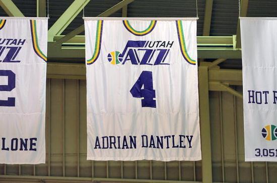 原创nba10大退役球衣数最多的球队有一队未拿一冠却已退役了11件