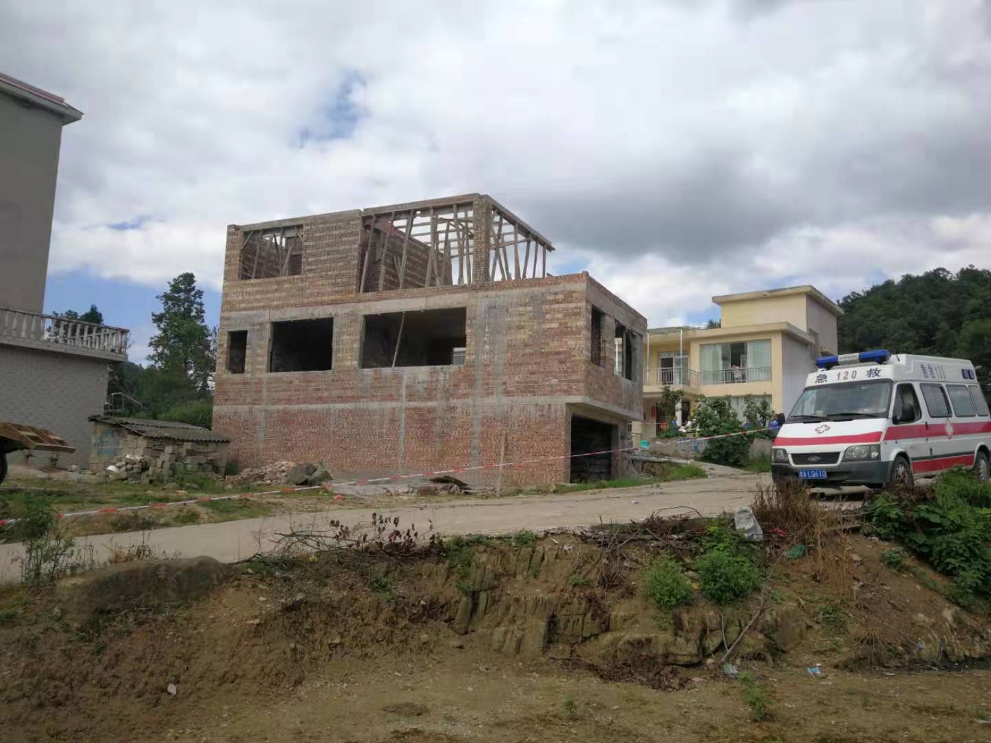 修文县扎佐镇地毯式打击违法违章建筑