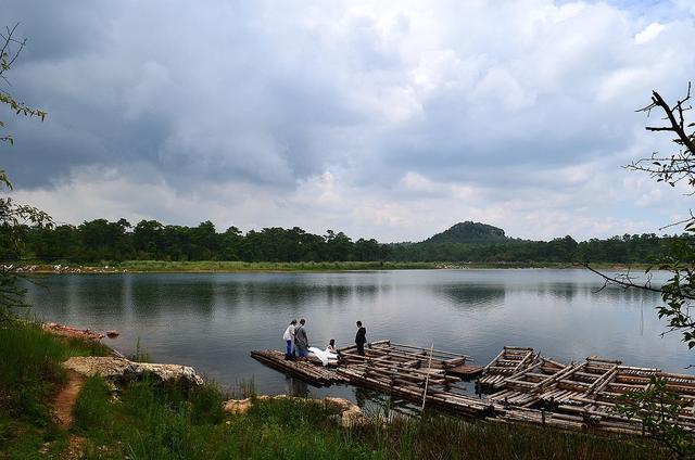 景点主要有独石山,大尖山,二尖山,三尖山,磨盘山,蓬莱岛,圆湖等.