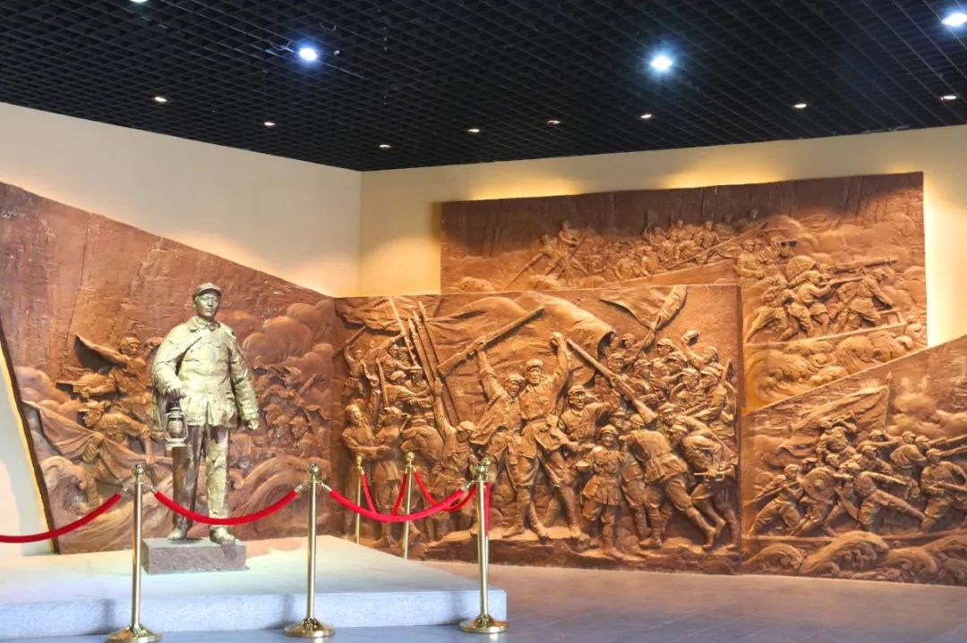 远离城市的苟坝会议会址舒适静谧,纪念区与民居融为一体更是有浓浓的