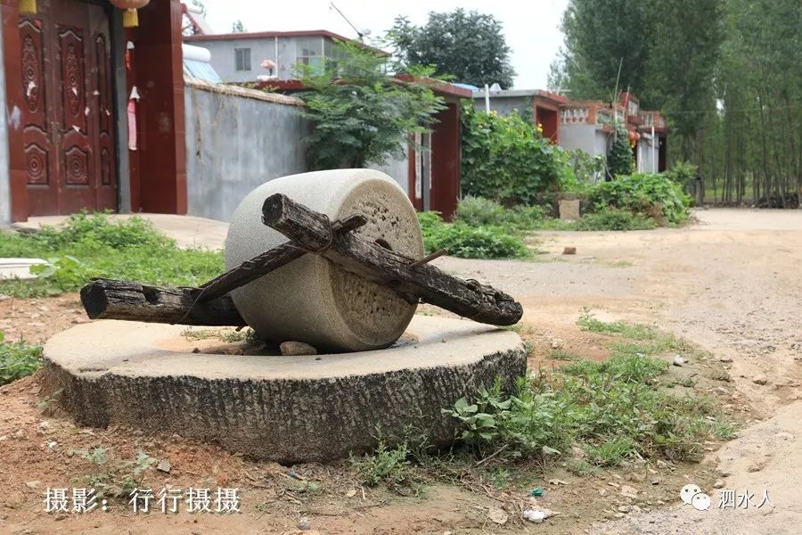 旧石碾子,旧石碾子改电动碾子,石头碾子_大山谷图库
