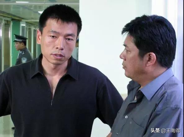 12年136集,刑侦剧《重案六组》创作新思路,致敬人民警察_李少成