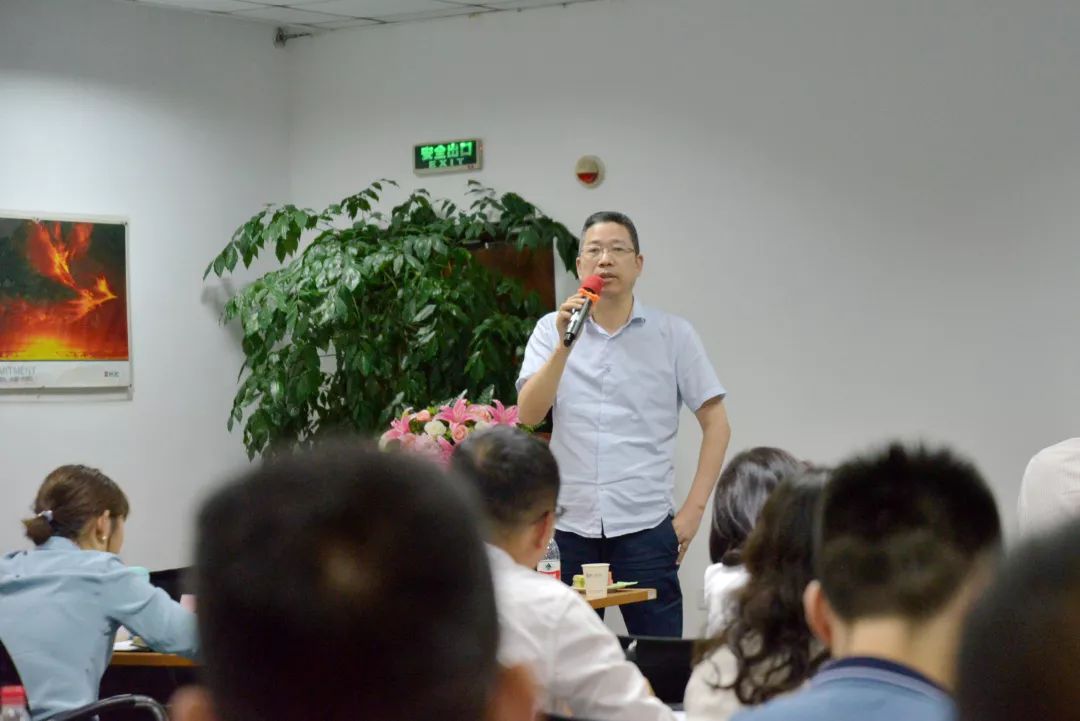 集团副总裁,重庆区域公司总经理黄威林详细的总结了上