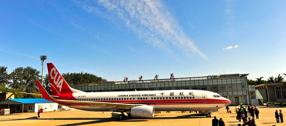 机场组建了我国第一个空军飞行中队当年10月1日,在中华人民共和国的