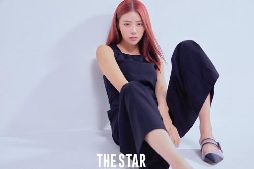 韩国女团lovelyz成员李美珠拍杂志写真