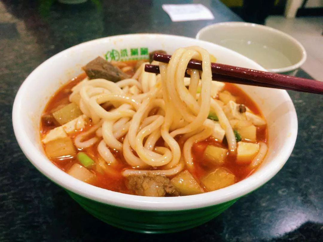 羊肉搓面▲羊肉臊子面主要是羊肉臊子汤加面条,宁夏美食中,家家会做