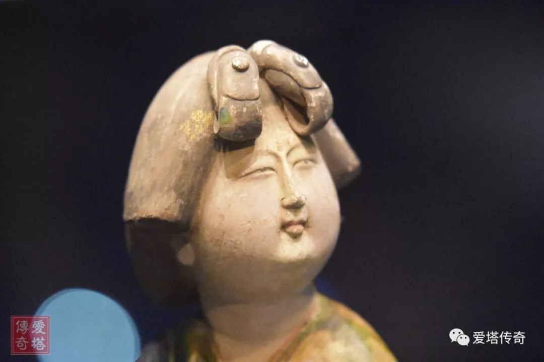 中一般还会对离婚后的女性有美好的祝福:"愿妻娘子相离之后,重梳蝉鬓