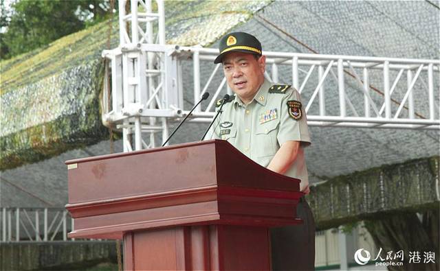 驻香港部队司令员陈道祥在结业典礼上致辞.