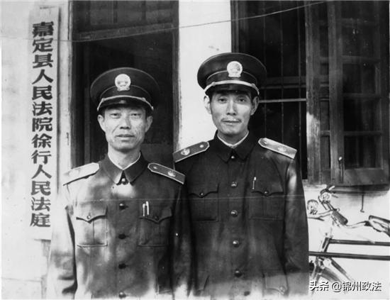 穿越70年你无法拒绝的法官制服诱惑