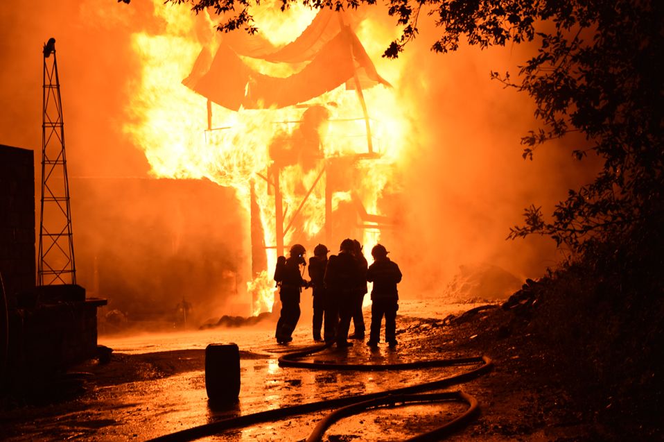 突发!百色那坡冶炼厂变压器 "发火" 消防奋力扑救无伤亡_火灾