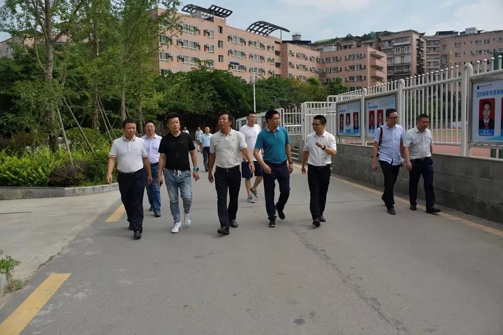 九龙县副县长庞建华一行8人来我校参观考察信息化智慧校园建设工作