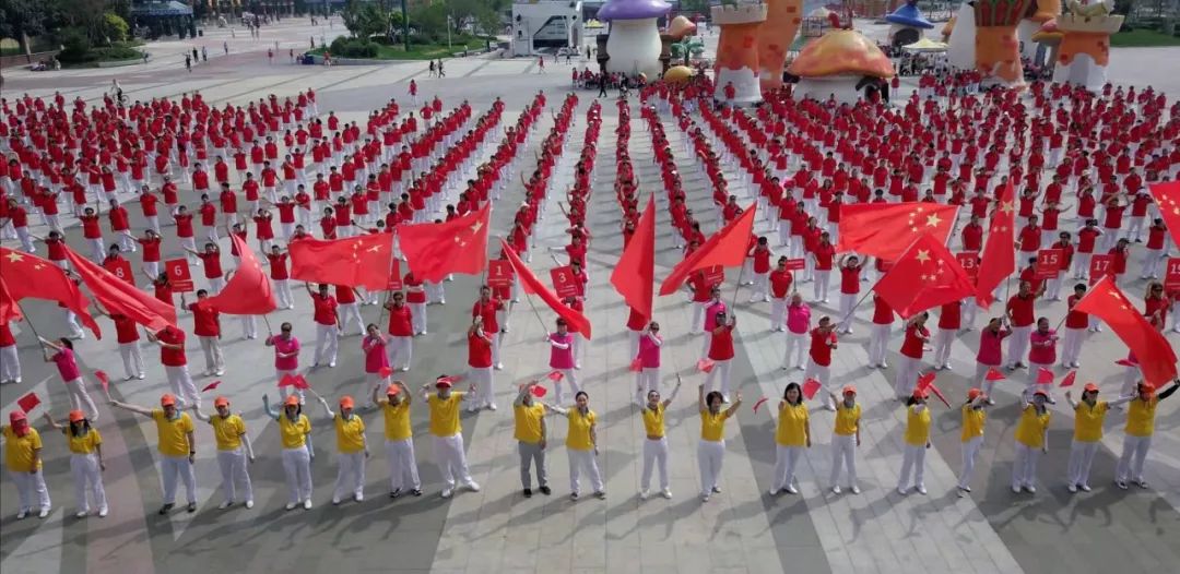 十里夏风不如千人共舞这里有美景美食和行走的荷尔蒙