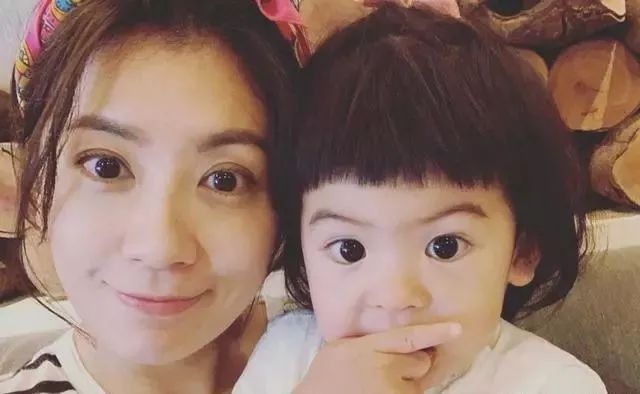 波妞"逆袭式"长大,奶凶模样霸气可爱,比姐姐还要萌_贾静雯