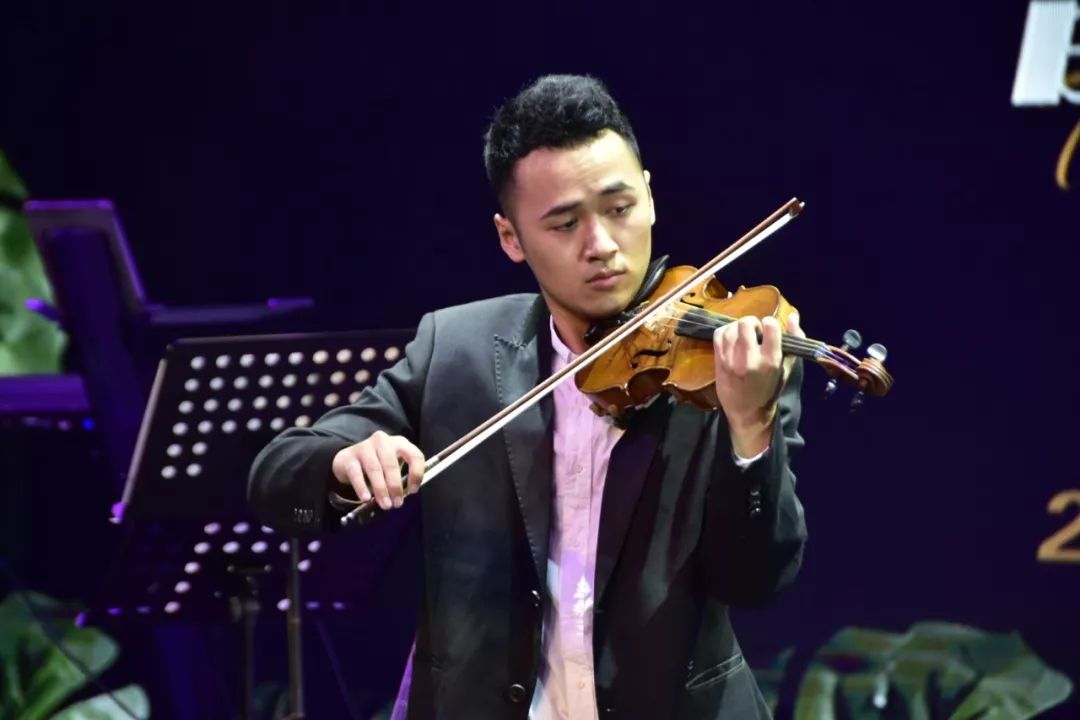 精彩回顾小提琴演奏的极致与多重面貌汇聚成今晚的梦幻演出