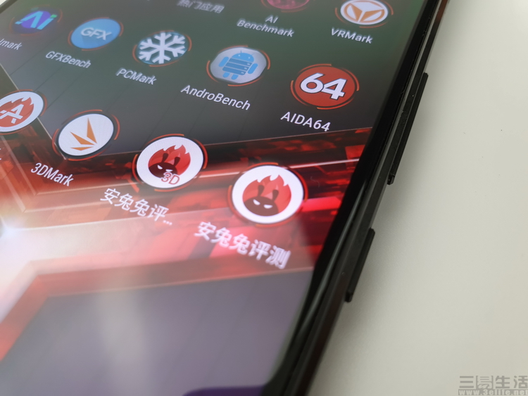 原创安兔兔v8首发详测高刷屏大内存优势尽显