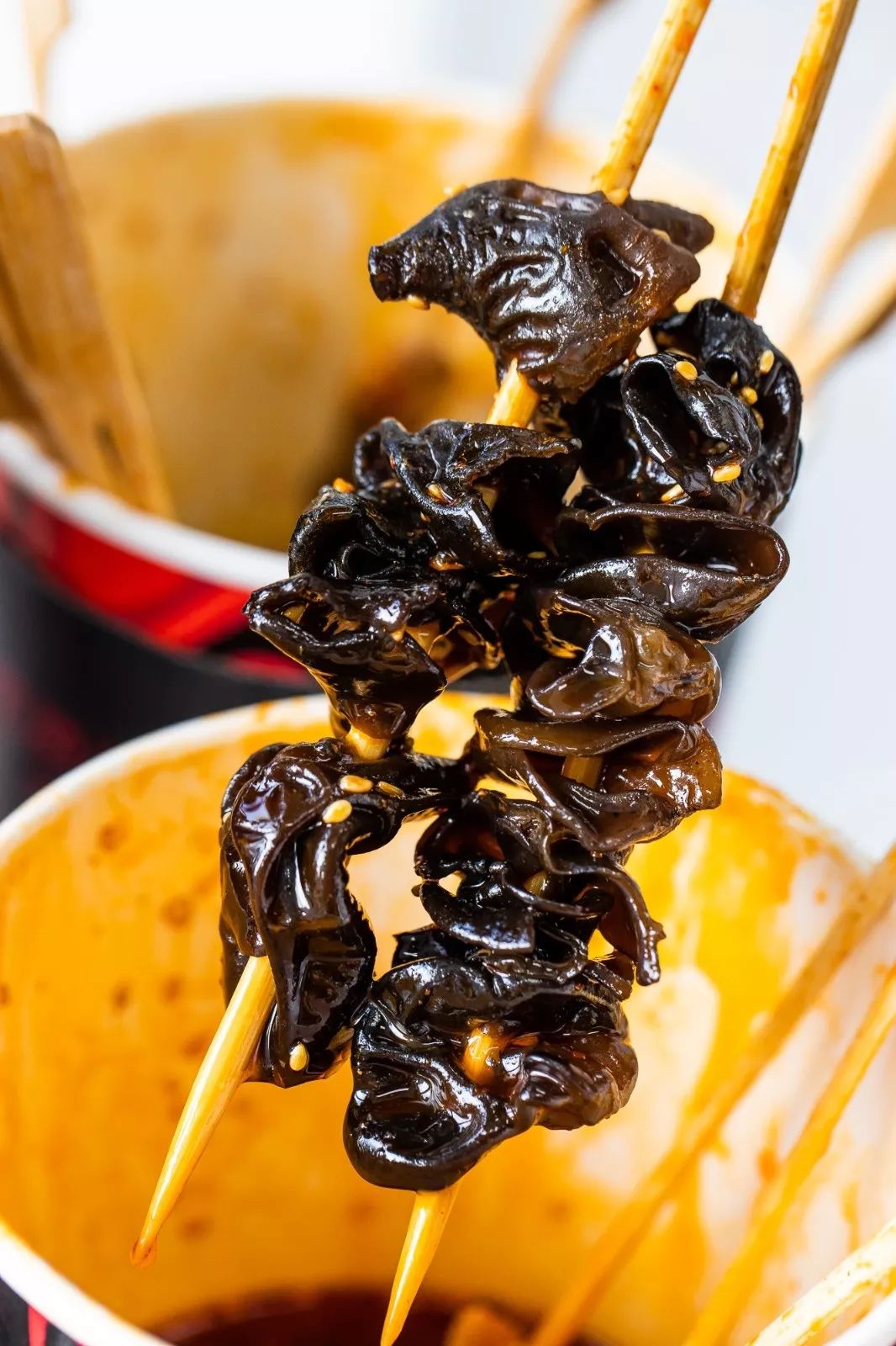 1份一共12根串串2串鸡肫,1串黄喉,2串木耳4串鸡心,2串油豆腐,1串牛肚