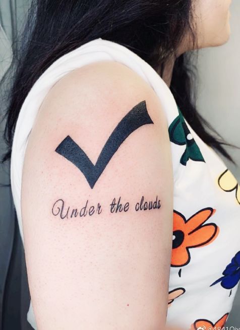 yy电母秀两臂纹身,粉丝评论亮了!