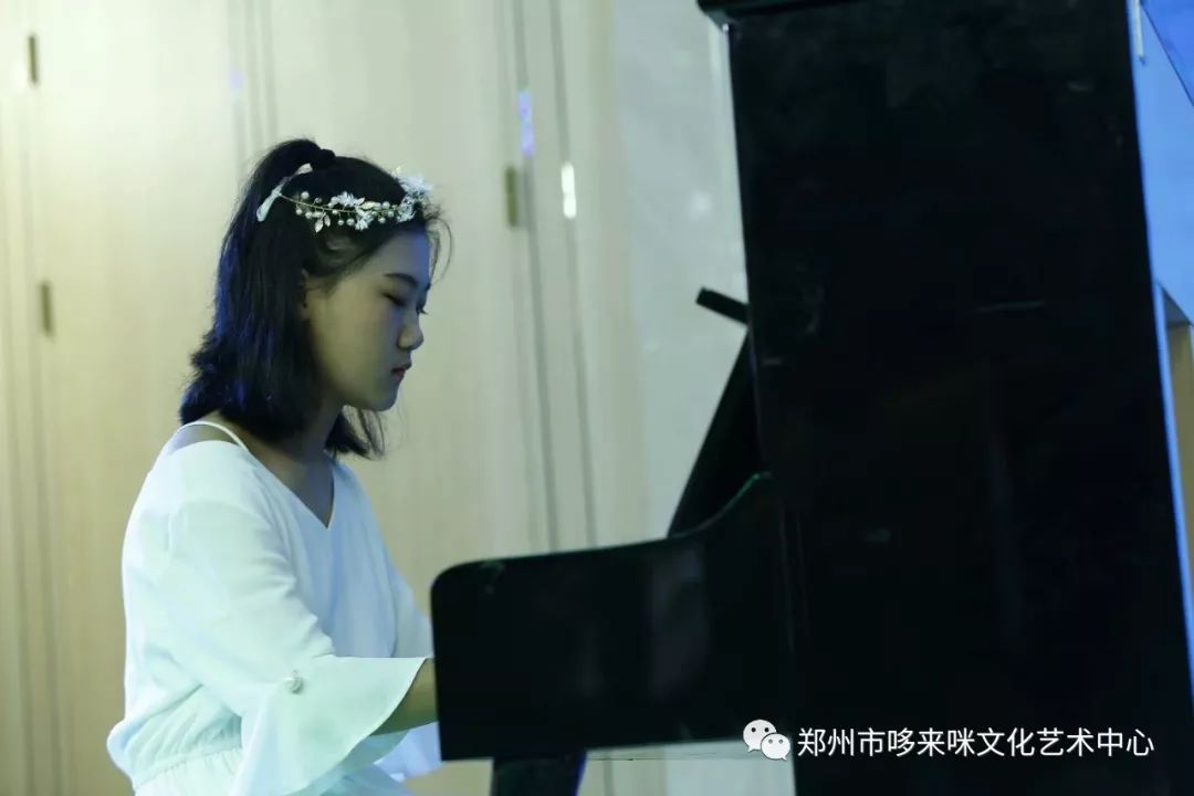 奏鸣曲》表演者:张家宜,张馨悦,赵泽豪,张子辰,白沫然,张丫旎,仝凯达