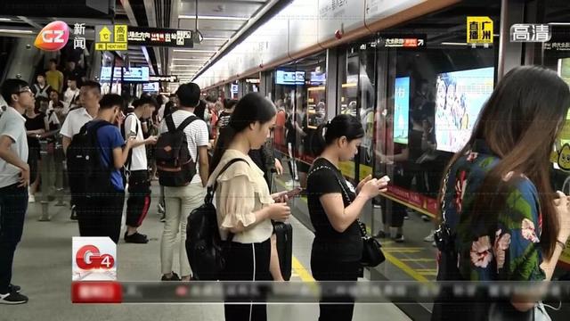 辣眼睛多名女子橫躺廣州地鐵車廂幹這事