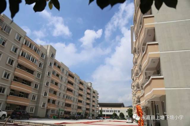 下塘小学位于永嘉县县城南大门.