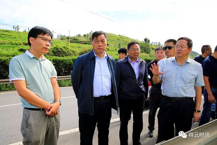 王正林黑尚锋对楚大高速公路祥云段视廊风貌综合整治进行现场督查