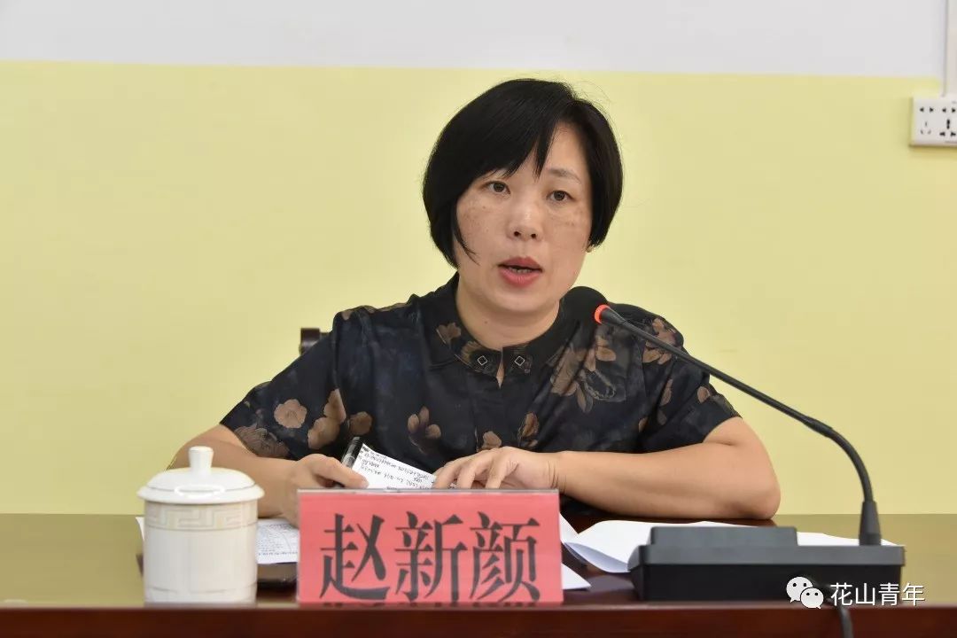 团县委书记卢华贵表示希望志愿者能够不忘初心,把这种精神