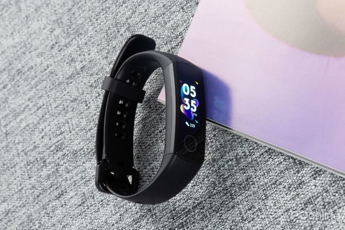 荣耀手环5测评支持血氧检测健康再升级