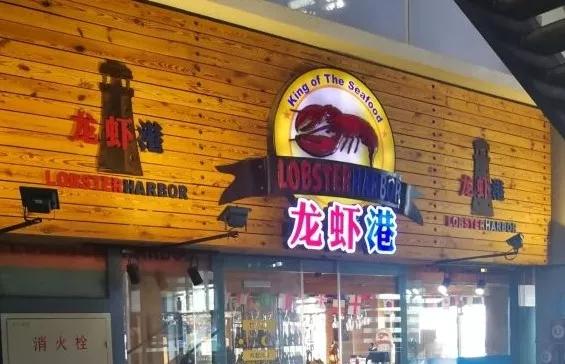 从靠窗的座位望出去,坐落十五库,依傍港湾