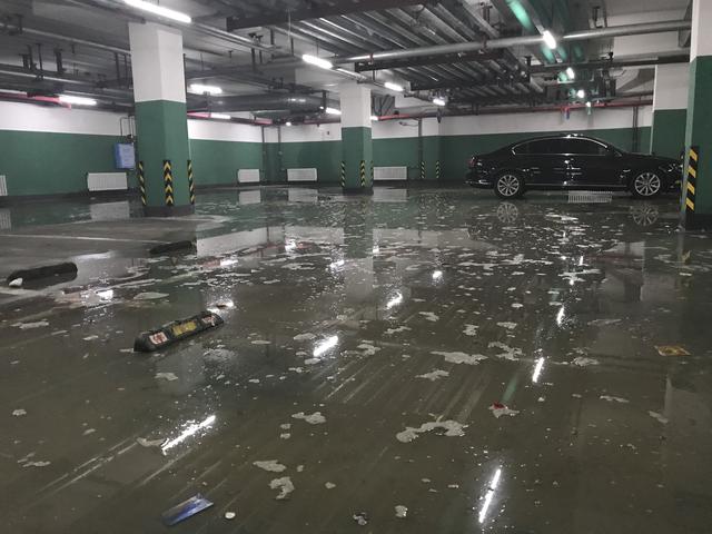哈尔滨爱达九溪地下车库积水严重物业没交接