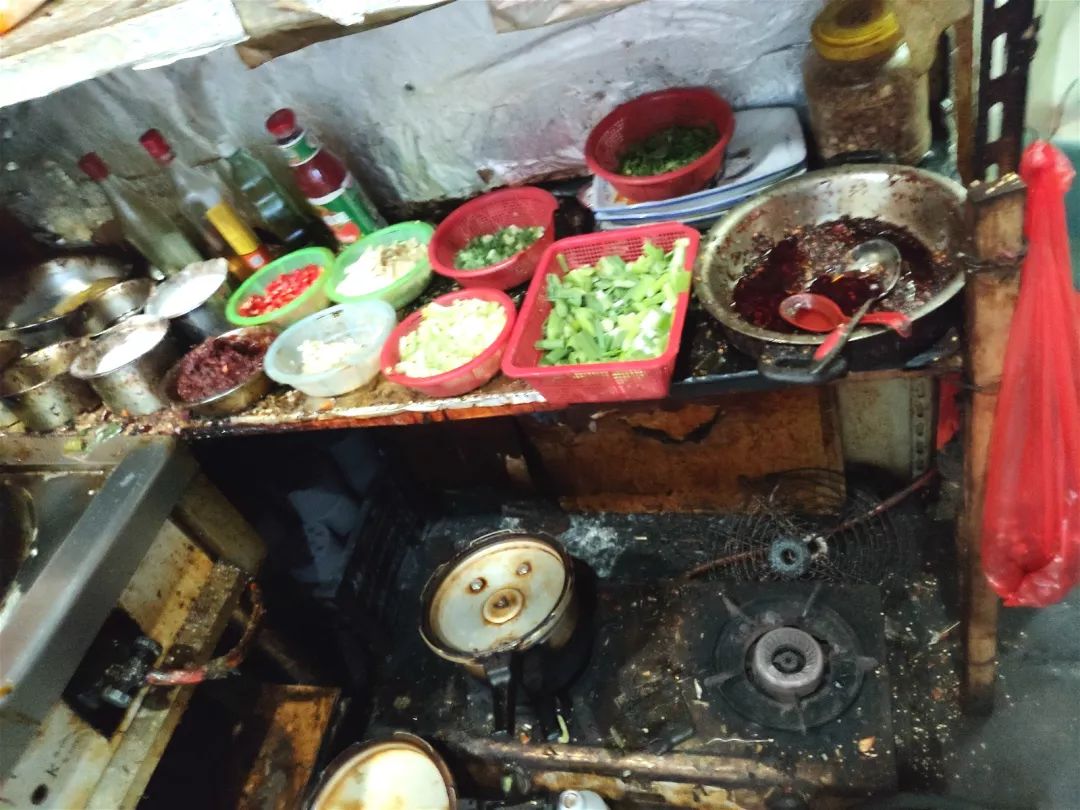 曝光慈溪这些店的后厨太恶心了来看看有没有你常点的外卖