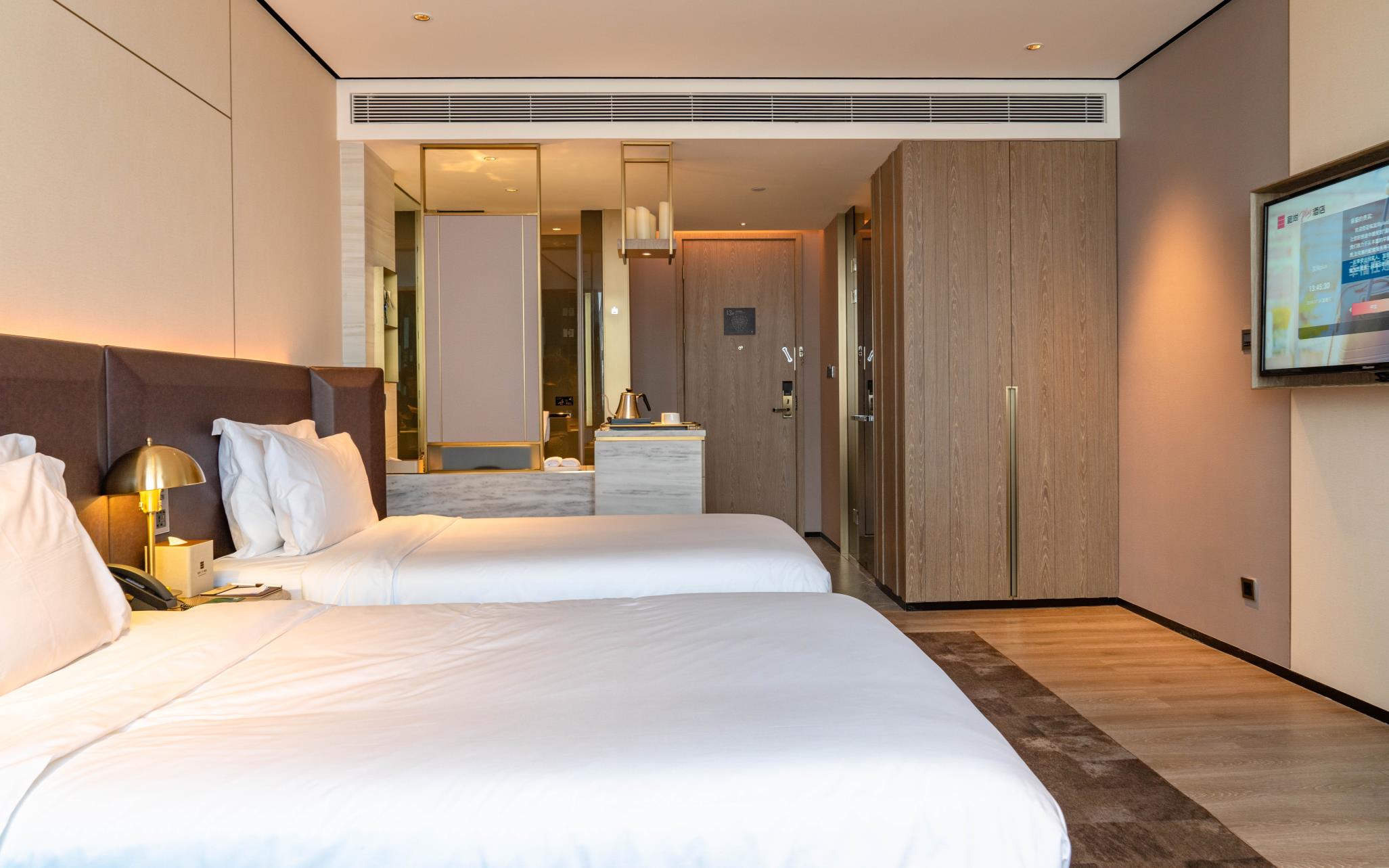 宜尚plus,一场追逐城市中静谧的旅行