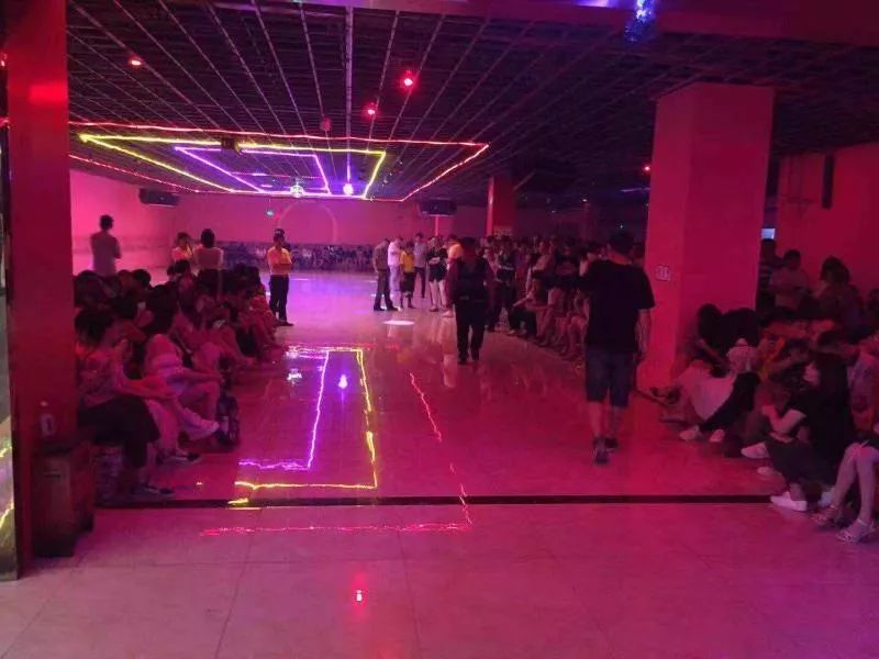 7月24日晚,常州市公安局治安支队,市文化市场综合执法支队组织专门