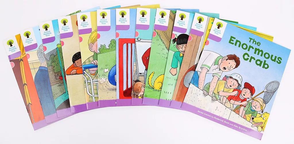 甚至还有手工教材,rocket分册中便教小朋友一起制作了一艘小火箭.