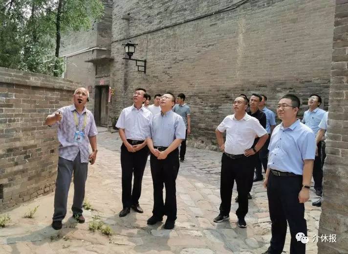 介休市委书记张鹏在龙凤镇调研