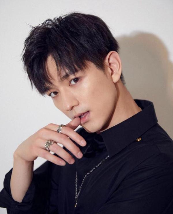 亲爱的热爱的看到grunt沈哲扮演者的学历网友酸了