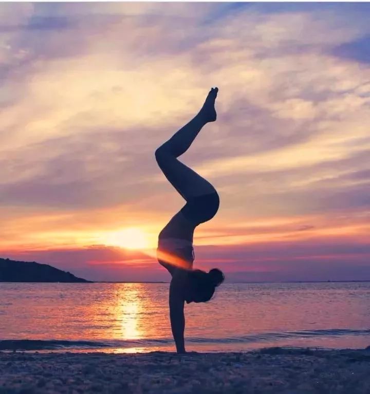 为手倒立做准备你还需要它