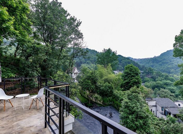 免费住半边山下景区民宿茶园山色野草花园