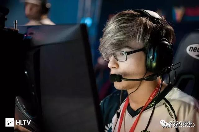 你关注他的发型他只关注你的头北美发型总监twistzz