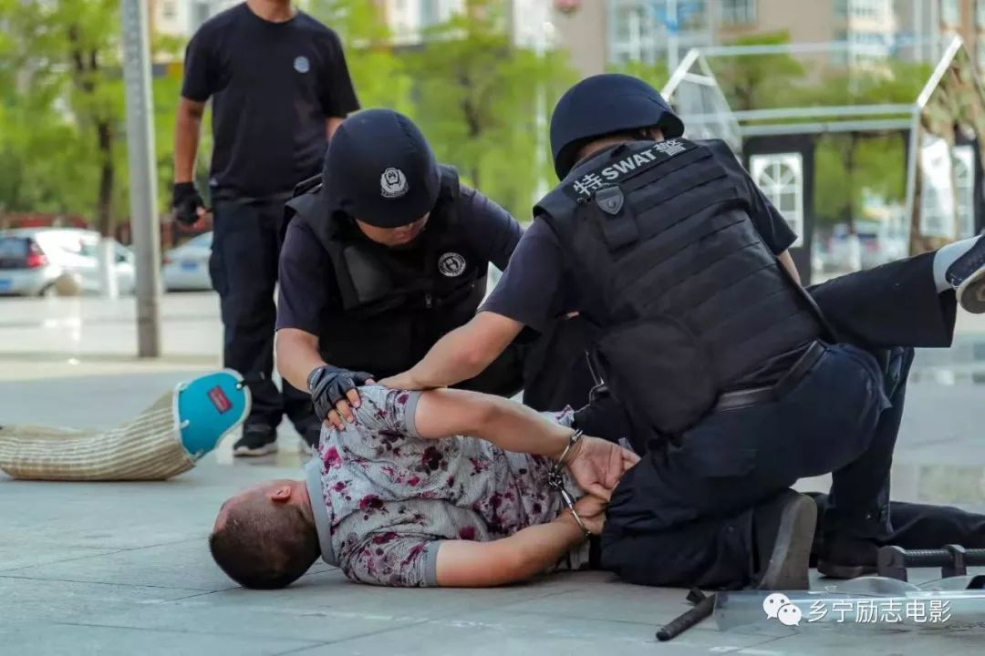 践行新使命忠诚保大庆乡宁县公安局举行指挥处置个人极端案事件演练