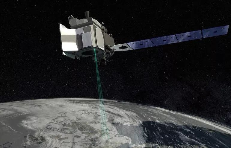 前不久,美国宇航局landsat 8卫星在光照很强的时候路过被美喻为"钻石