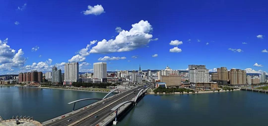 延吉是吉林省东部区域中心城市,是东北亚金三角地区最大的工业,商贸